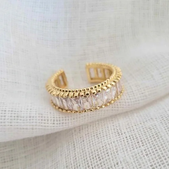 Elegant Lucienne Etienne 14k Gold Crystal Ring - Picture 2 of 2